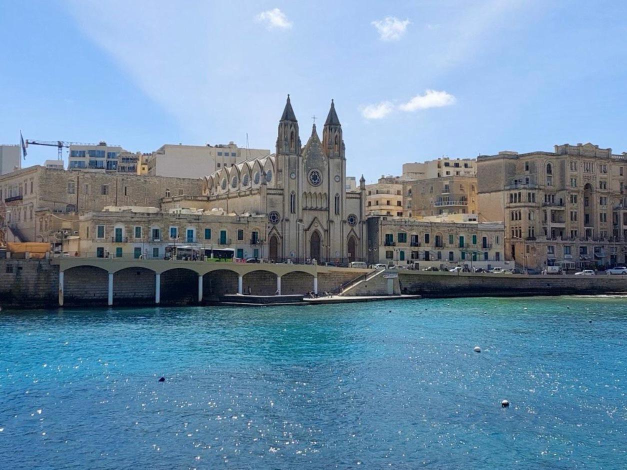 Malta Crown Guesthouse St. Julian's Exteriör bild