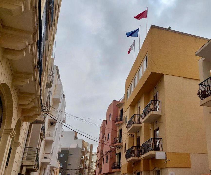 Malta Crown Guesthouse St. Julian's Exteriör bild