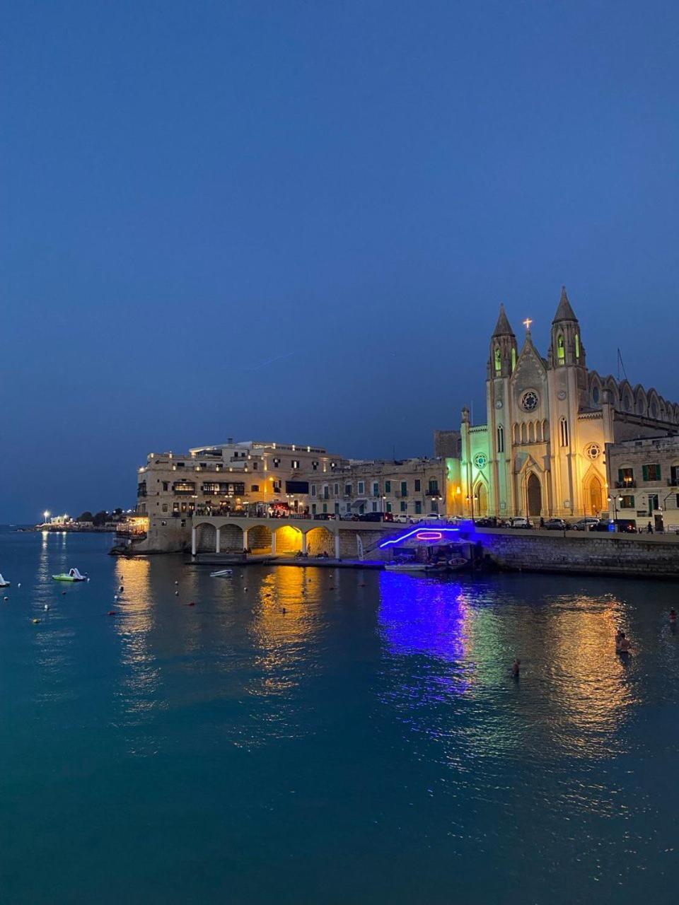 Malta Crown Guesthouse St. Julian's Exteriör bild