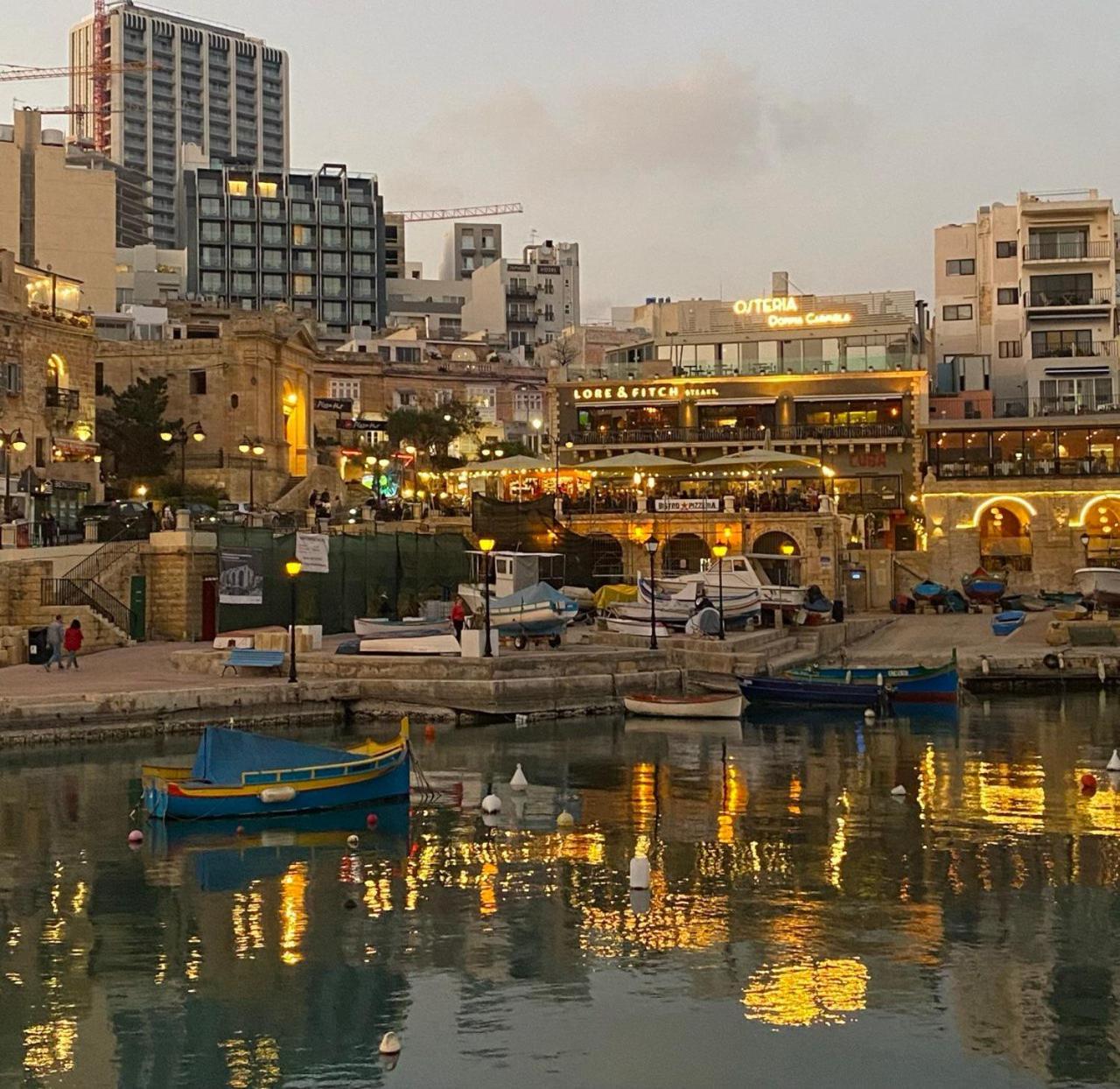 Malta Crown Guesthouse St. Julian's Exteriör bild