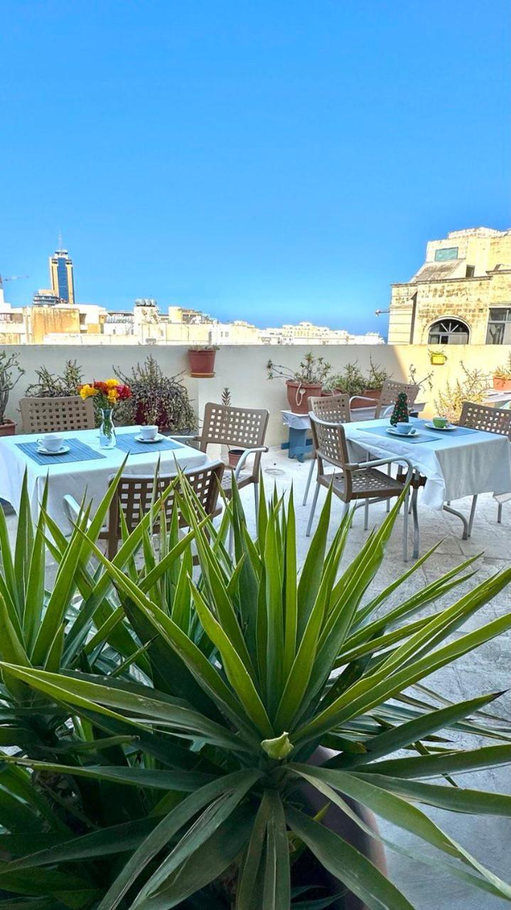 Malta Crown Guesthouse St. Julian's Exteriör bild